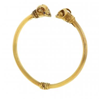 Brazalete rígido que se puede abrir Lalaounis Animal Head en oro amarillo y rubíes