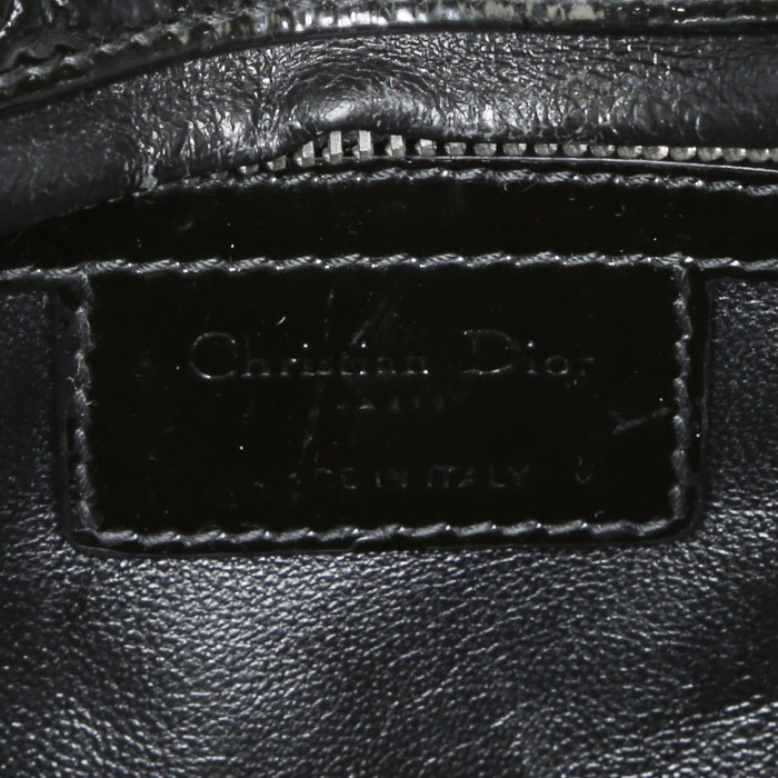 Sac à main Dior Lady Dior en tweed bicolore noir et blanc - Detail D4