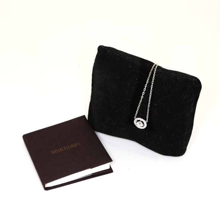 Collier Boucheron Ava en or blanc et diamants (diamant central 0.75 ct.) - Detail D2
