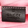 Bolsito-cinturón Gucci GG Marmont en terciopelo acolchado negro y cuero negro - Detail D3 thumbnail