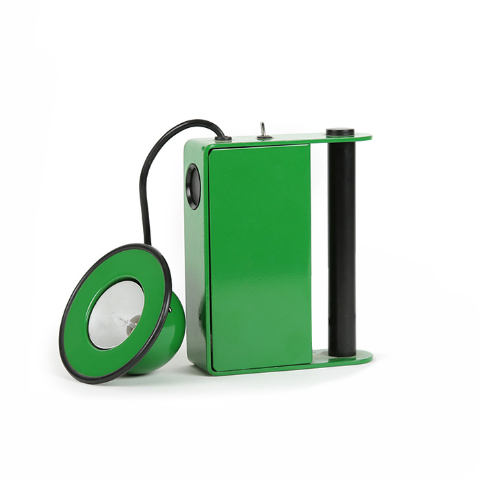 Gae Aulenti
Piero Castiglioni, "Minibox" bedside lamp, in green lacquered metal, Stilnovo edition, stamped, designed in 1979, edition of the 1980's - Detail D1