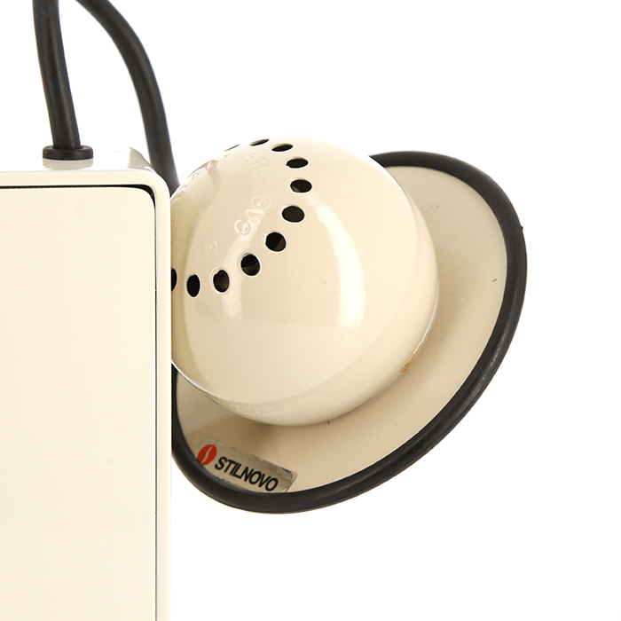 Gae Aulenti 
Piero Castiglioni, "Minibox" bedside lamp, in cream lacquered metal, Stilnovo edition, stamped, designed in 1979, edition of the 1980's