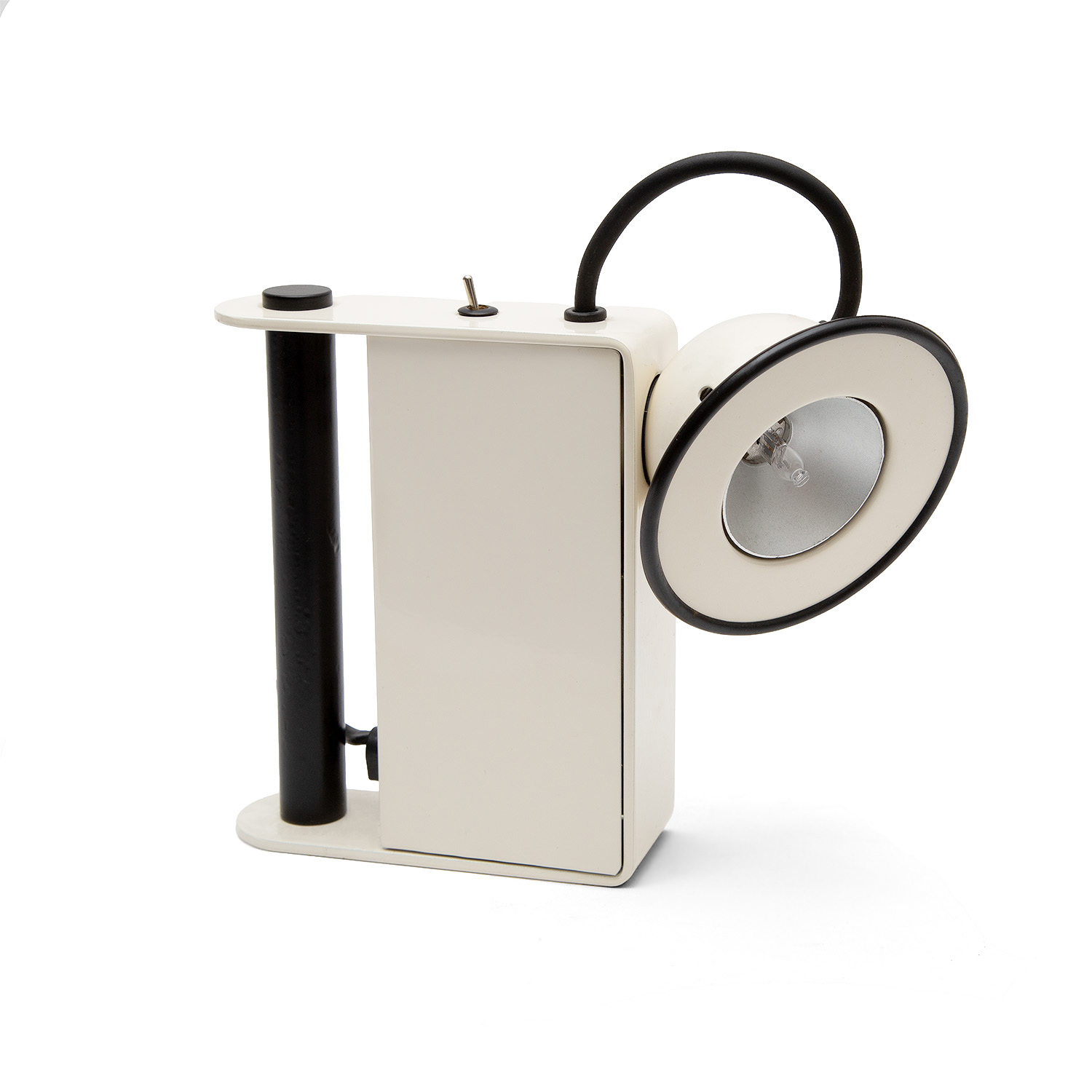 Gae Aulenti (1927-2012) 
Piero Castiglioni (1944-), Paire de lampes de chevet Minibox - création de 1979 - Detail D1