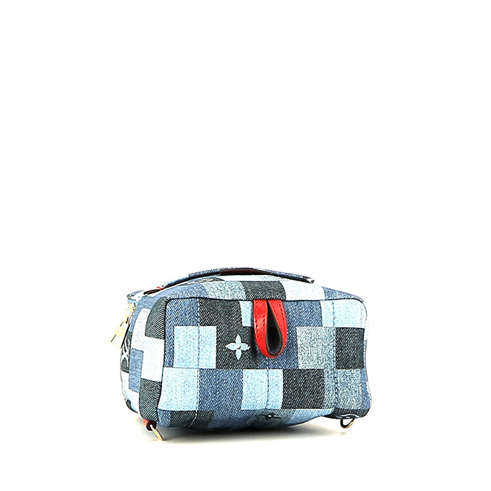 Mochila Louis Vuitton  Palm Springs Backpack Mini en lona denim azul y cuero rojo - Detail D4