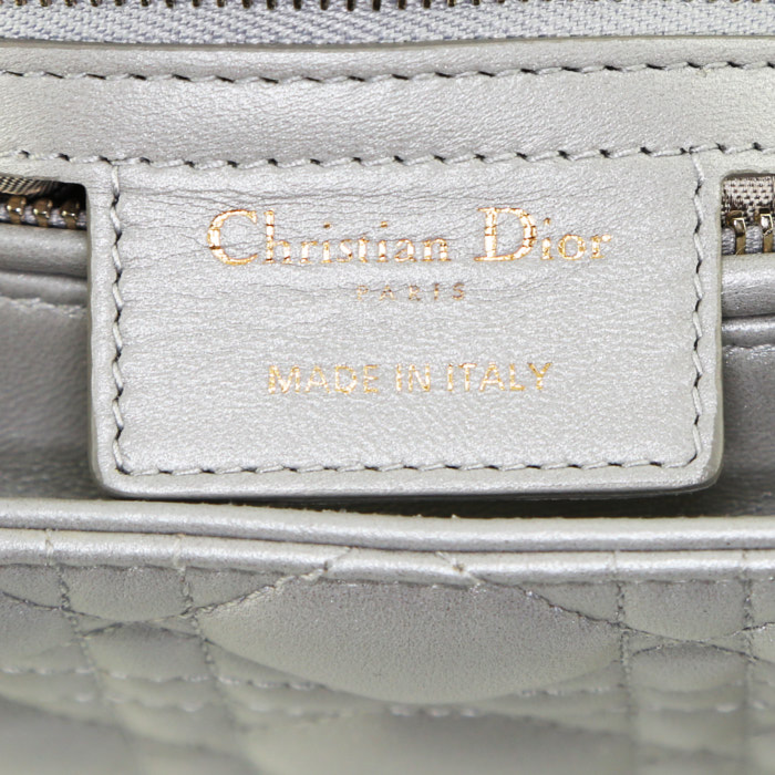 Borsa Dior Lady Dior modello medio in pelle cannage Gris Perle e in madreperla - Detail D4
