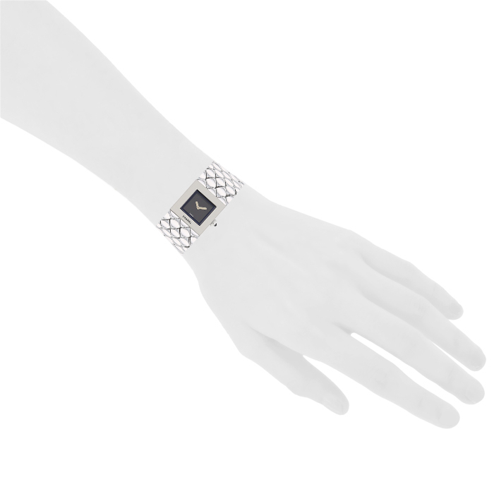 Chanel Matelassé Wristwatch watch in stainless steel Circa  2000 - Detail D1