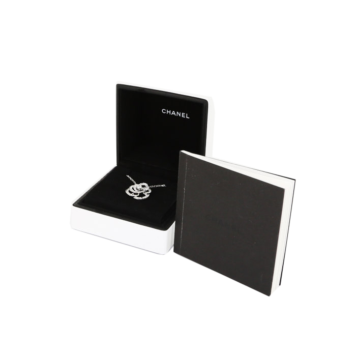 Chanel Camélia Fil small model necklace in white gold and diamonds - Detail D2