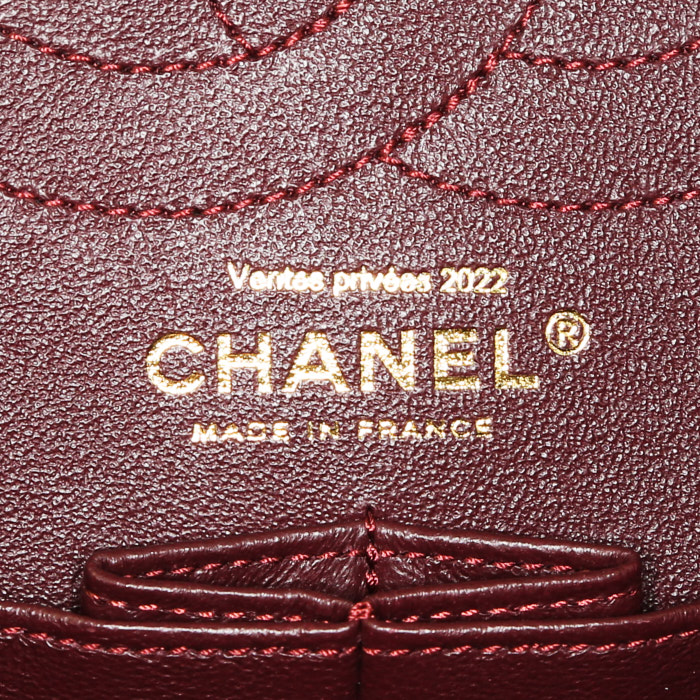 Bolso bandolera Chanel 2.55 en cuero acolchado negro - Detail D4