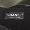 Bolso de mano Chanel Boy en cuero acolchado negro - Detail D4 thumbnail