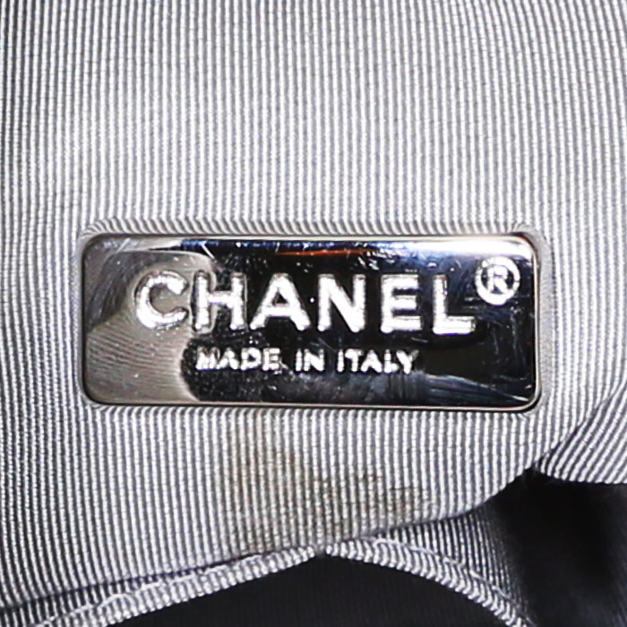 Chanel Sac à dos backpack in silver quilted leather - Detail D3