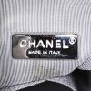 Sac à dos Chanel Sac à dos en cuir matelassé argenté - Detail D3 thumbnail