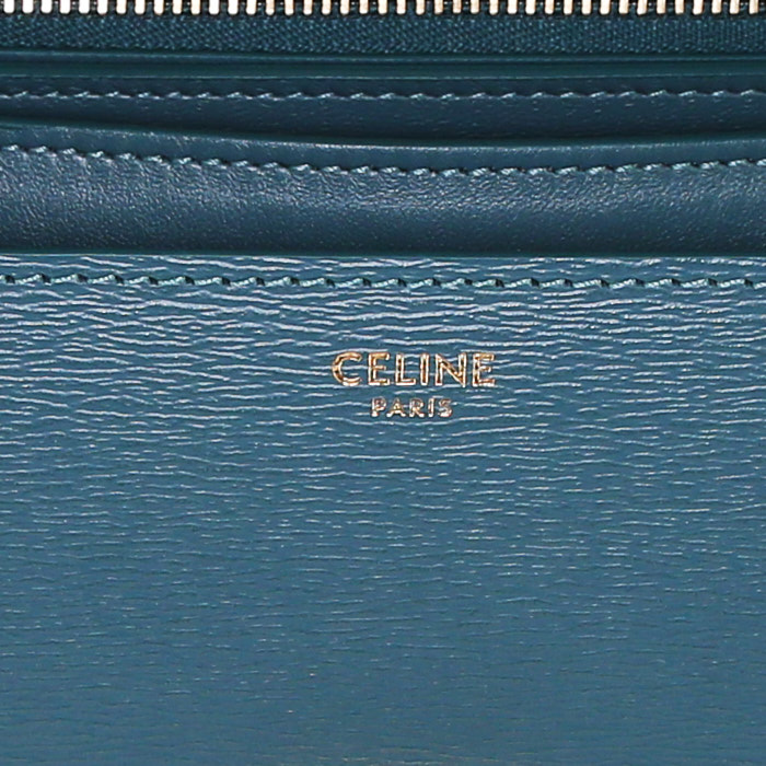 Sac bandoulière Céline Classic Box en cuir bleu-canard - Detail D3