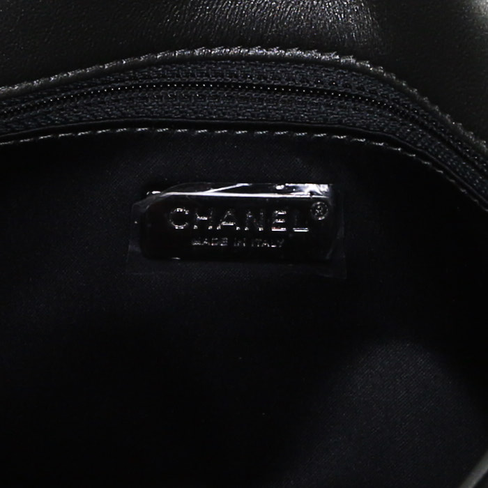 Bolso de mano Chanel Mini Timeless en lentejuelas negras y plateadas - Detail D4