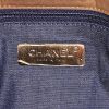Bolso de mano Chanel 19 en lona acolchada marrón - Detail D4 thumbnail