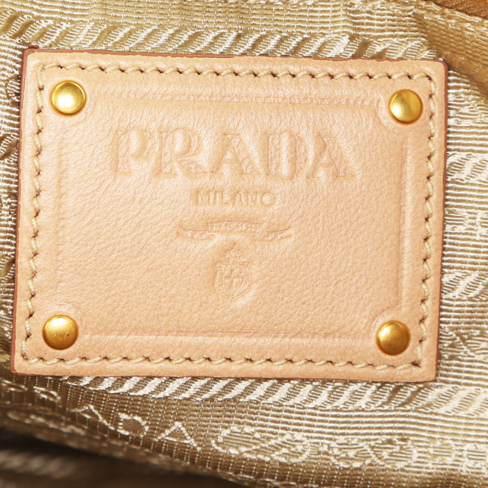 Sac à main Prada en cuir beige - Detail D3