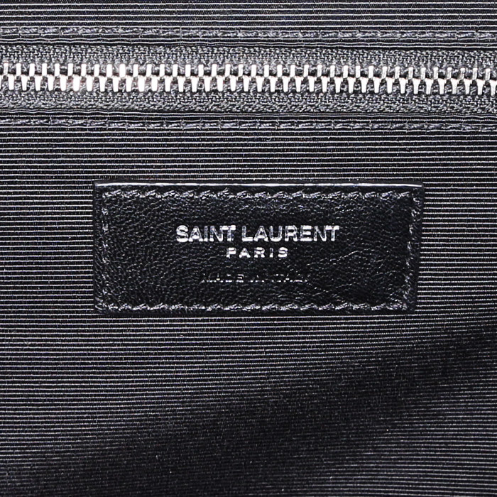 Sac bandoulière Saint Laurent  Enveloppe grand modèle  en cuir grainé matelassé noir - Detail D4