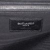 Sac bandoulière Saint Laurent  Enveloppe grand modèle  en cuir grainé matelassé noir - Detail D4 thumbnail