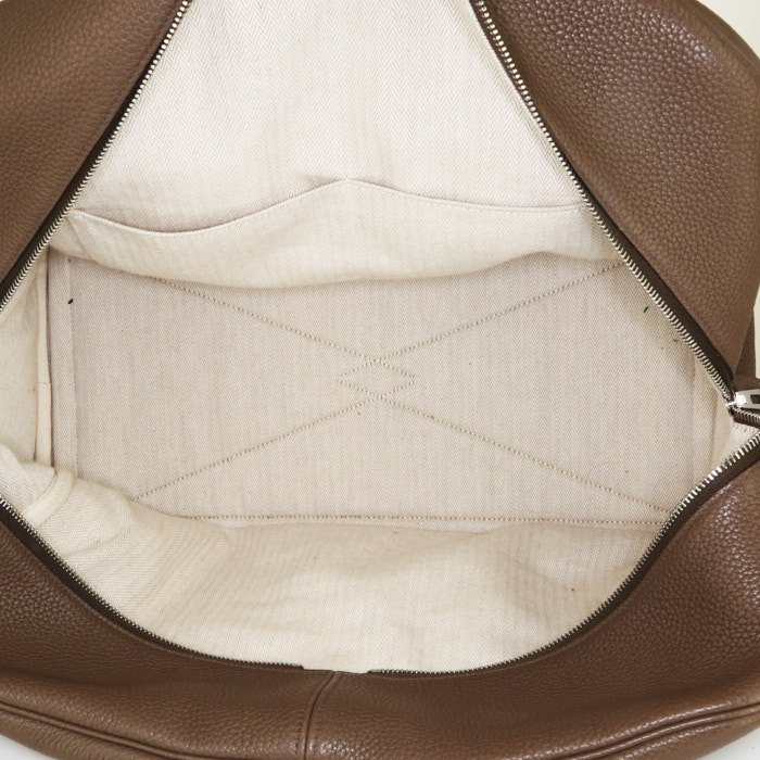 Hermès  Victoria travel bag  in etoupe togo leather - Detail D2