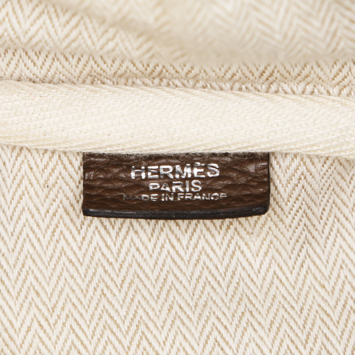 Sac de voyage Hermès  Victoria en cuir togo étoupe - Detail D3