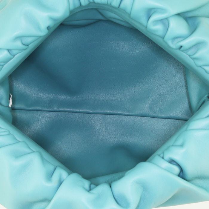 Bottega Veneta Chain Pouch handbag in turquoise leather - Detail D2