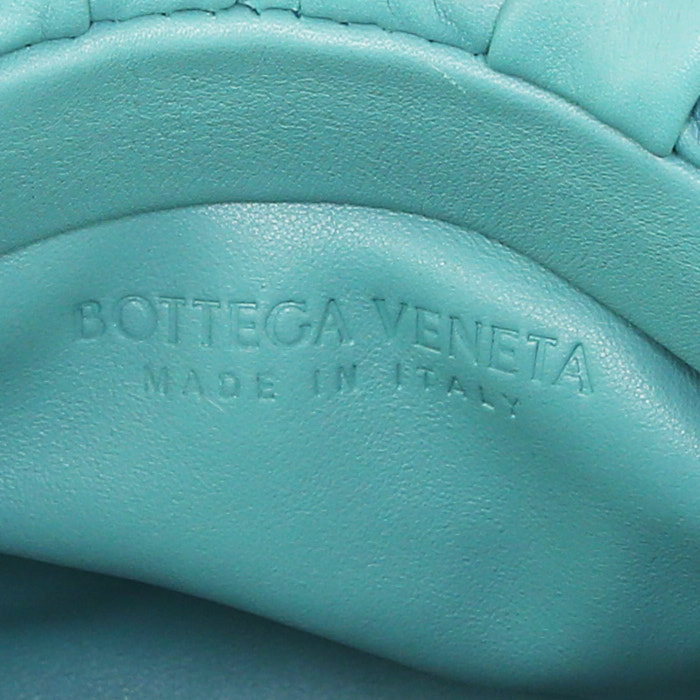 Bolso de mano Bottega Veneta Chain Pouch en cuero turquesa - Detail D3