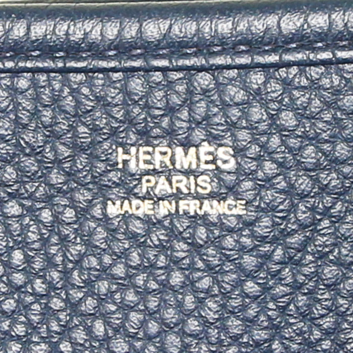 Bolso bandolera Hermes Evelyne modelo grande en cuero togo azul oscuro - Detail D3