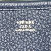 Bolso bandolera Hermes Evelyne modelo grande en cuero togo azul oscuro - Detail D3 thumbnail