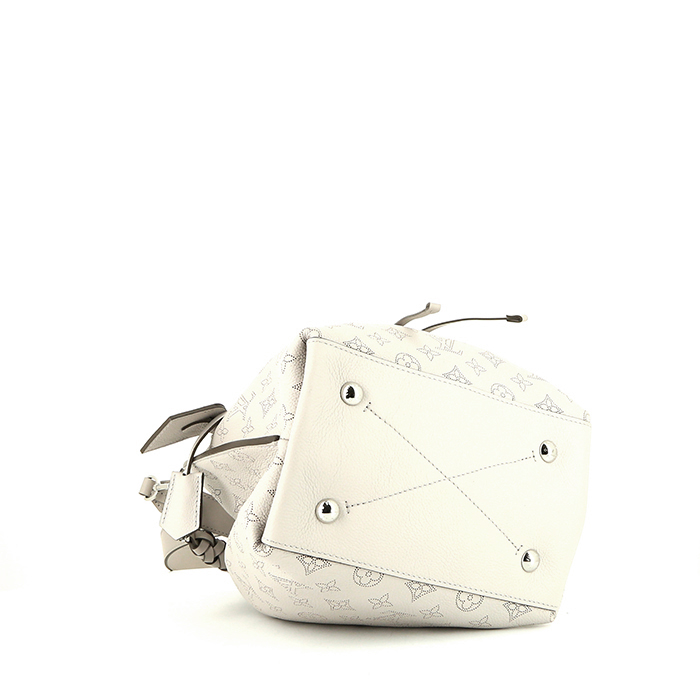 Bolso bandolera Louis Vuitton Muria en cuero mahina gris - Detail D5