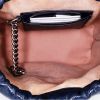 Bolso bandolera Gucci GG Marmont mini en cuero acolchado azul marino - Detail D2 thumbnail