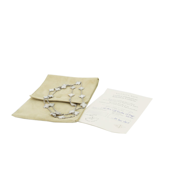 Van Cleef & Arpels Alhambra Vintage long necklace in white gold and mother of pearl - Detail D2