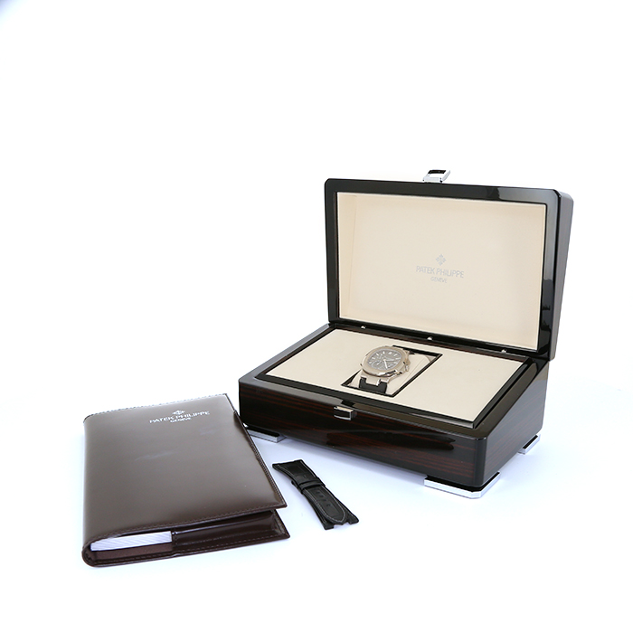 Montre Patek Philippe Nautilus en or gris Ref :  5712 Vers  2020 - Detail D2