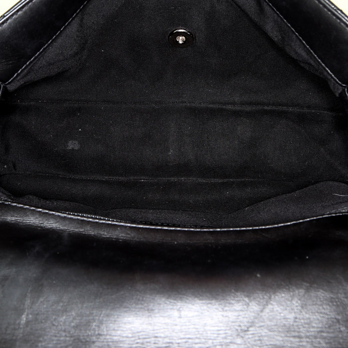 Bolso de mano Chanel  Timeless en cuero acolchado negro - Detail D3