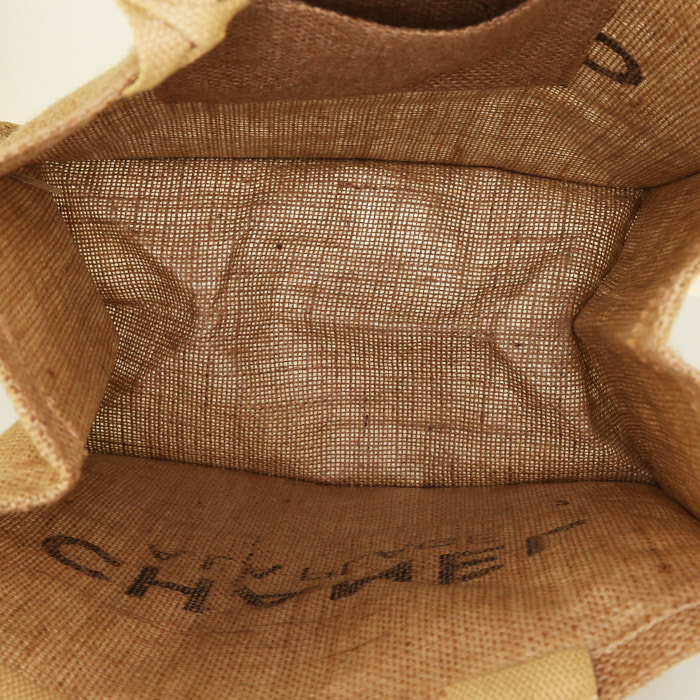 Bolso de mano Chanel en lona beige - Detail D2