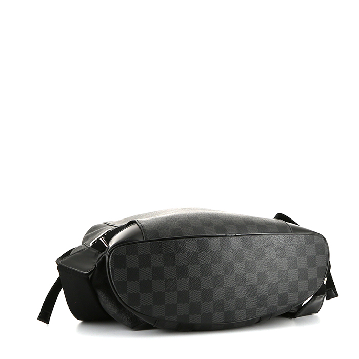 Mochila Louis Vuitton Christopher en lona a cuadros gris Graphite y cuero negro - Detail D4