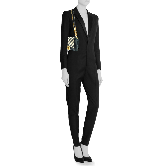 Sac bandoulière Chanel  Boy petit modèle  en toile bleue et beige et cuir bleu - Detail D1