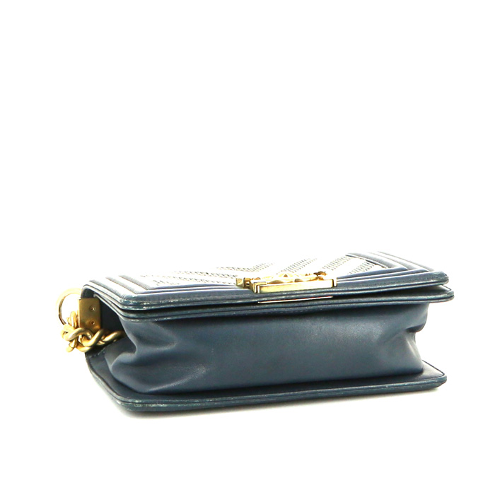 Borsa a tracolla Chanel  Boy modello piccolo  in tela blu e beige e pelle blu - Detail D5