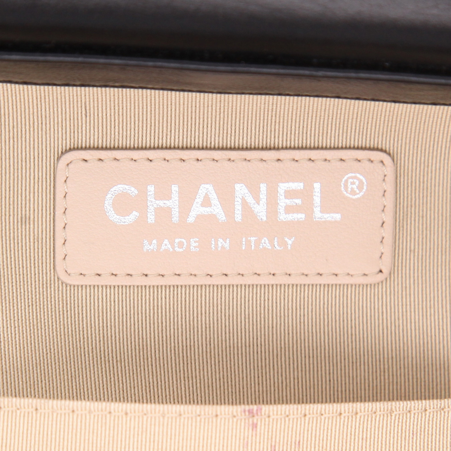 Chanel Vanity vanity case in wicker and black leather - Detail D2