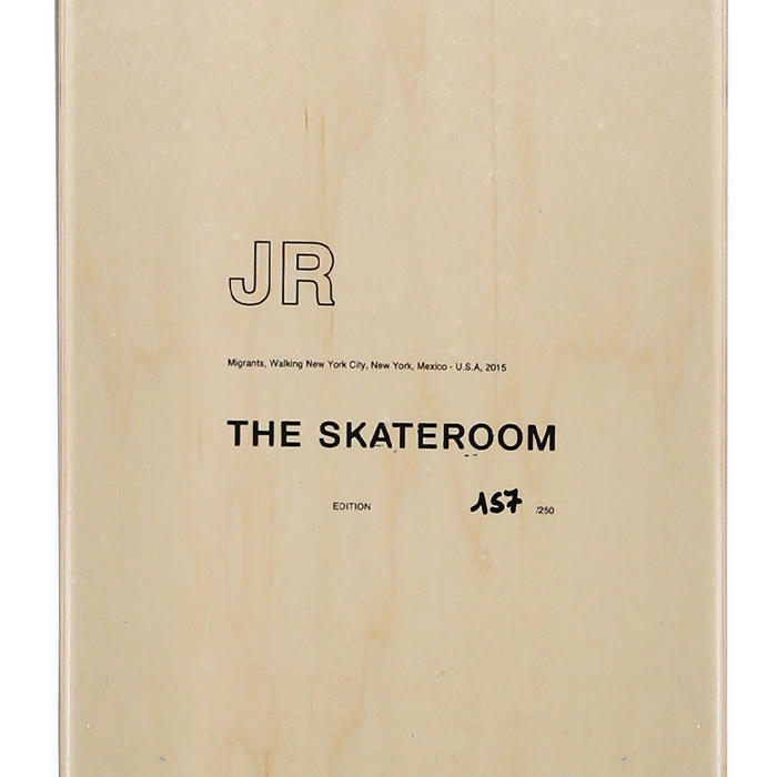 JR x The Skateroom, "Migrants, walking New York City, New York, USA", set de cinq skateboards sérigraphiés, numérotés et estampillés, certificat d'authenticité, de 2019 - Detail D1