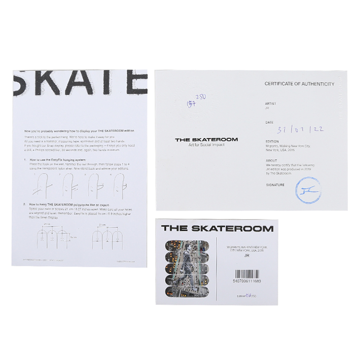 JR x The Skateroom, "Migrants, walking New York City, New York, USA", set de cinq skateboards sérigraphiés, numérotés et estampillés, certificat d'authenticité, de 2019 - Detail D4