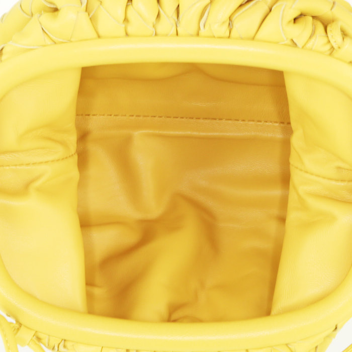 Borsa/pochette Bottega Veneta Pouch in pelle intrecciata gialla - Detail D2
