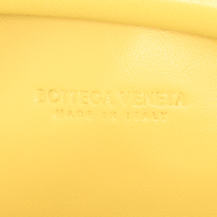 Borsa/pochette Bottega Veneta Pouch in pelle intrecciata gialla - Detail D3