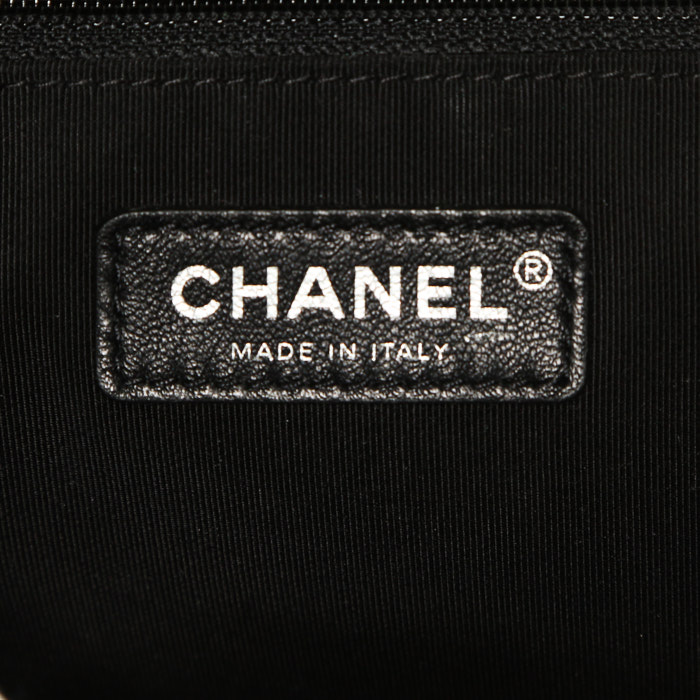 Chanel Gabrielle Collection Paris-Hamburg shoulder bag in navy blue whool and black leather - Detail D4