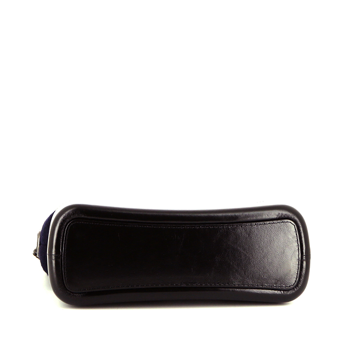 Bolso bandolera Chanel Gabrielle Collection Paris-Hamburg en lana azul marino y cuero negro - Detail D5