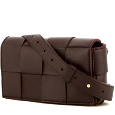 Bottega Veneta  Cassette clutch-belt  in plum intrecciato leather