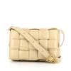 Bottega Veneta Padded shoulder bag in beige braided leather - 360 thumbnail