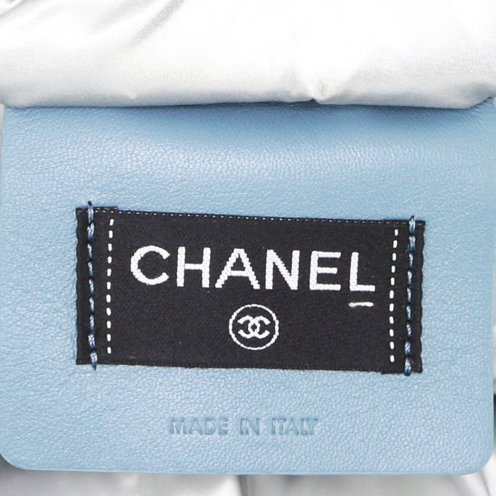 Chanel Editions Limitées backpack in blue shading quilted canvas - Detail D3