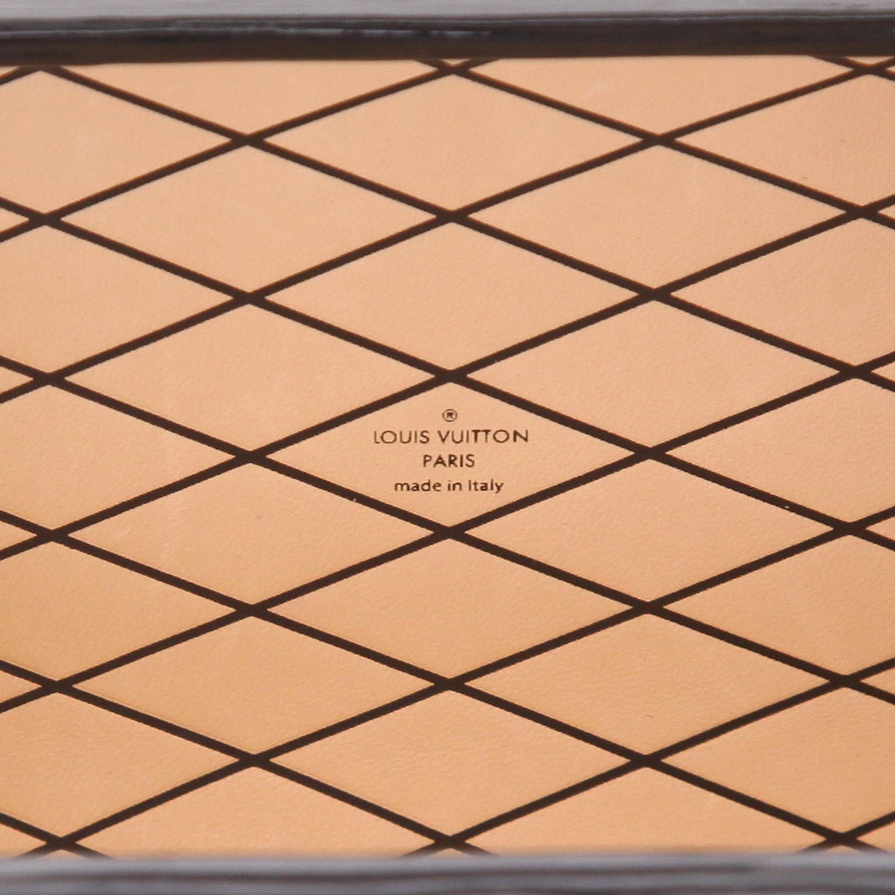 Malle Louis Vuitton Petite Malle en cuir épi orange et cuir noir - Detail D2