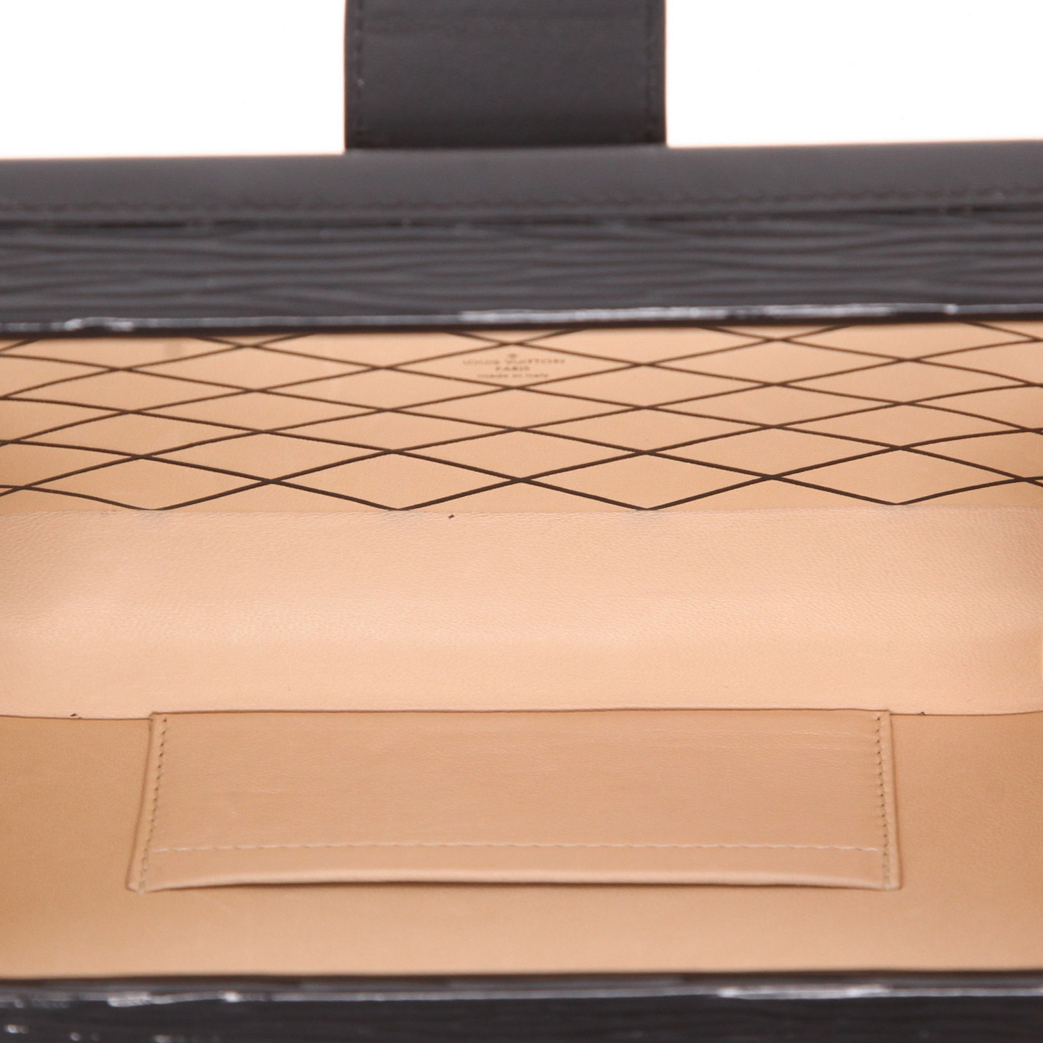 Malle Louis Vuitton Petite Malle en cuir épi orange et cuir noir - Detail D3