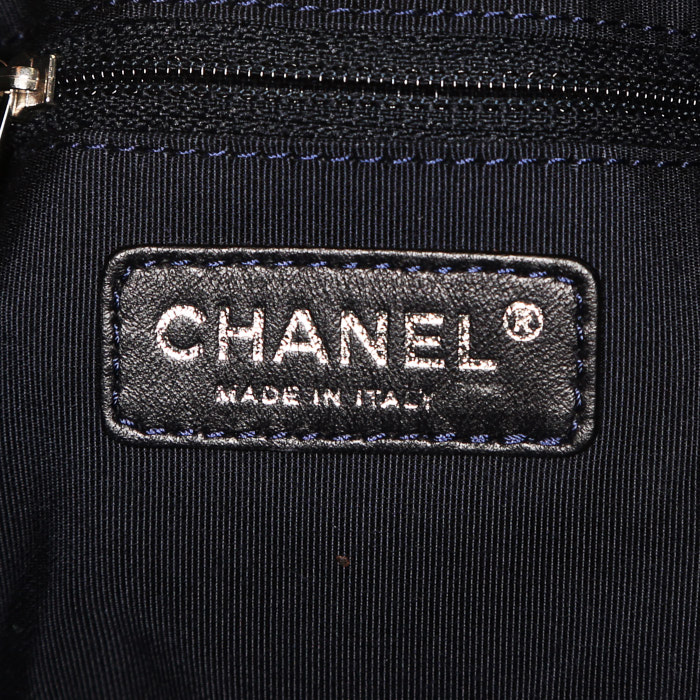 Sac à main Chanel Coco Mark Tote en toile blanche et rouge et toile denim bleue - Detail D3