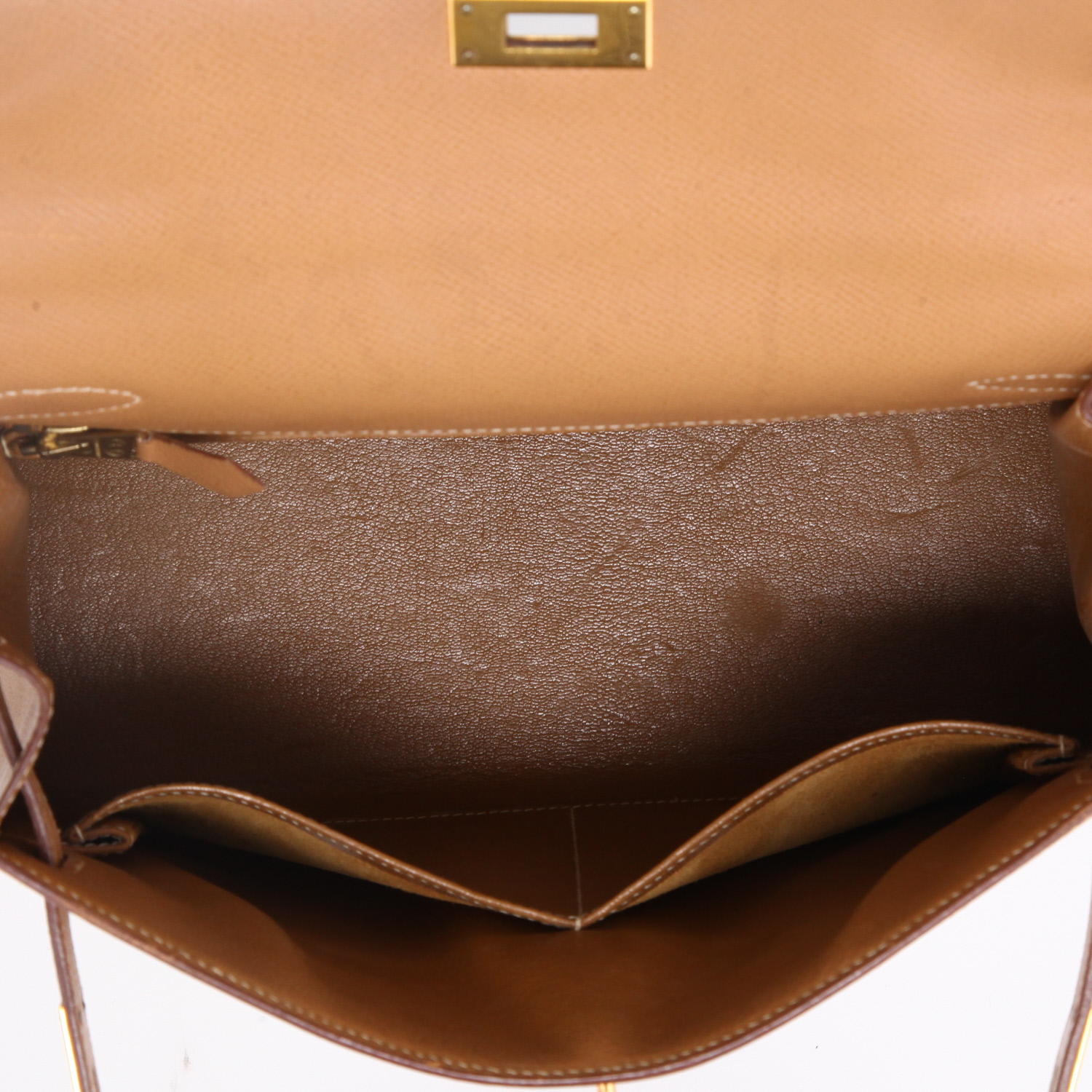 Bolso de mano Hermès  Kelly 28 cm en cuero epsom color oro - Detail D8